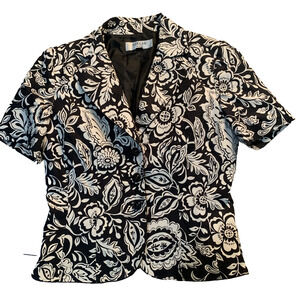 STRESA ASL BLACK/WHITE FLORAL LINED BUTTON FRONT SHORT SLEEVE BLAZER SIZE 4-EUC